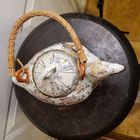 Antique Signed Chinese Duck Porcelain Ceramic Teapot w/ Wicker Handle - Picture 5 of 12